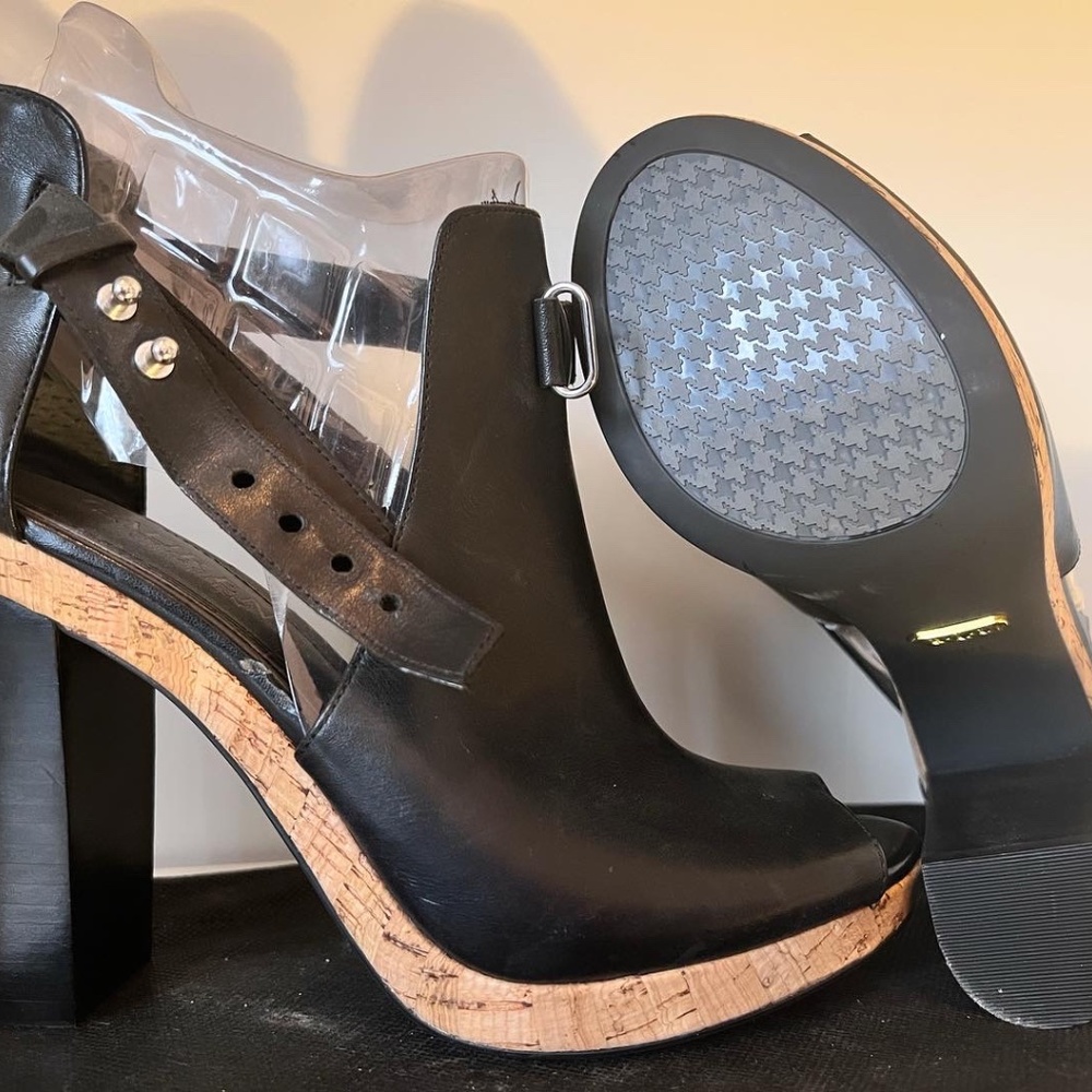 Heels - Picture 2 of 4